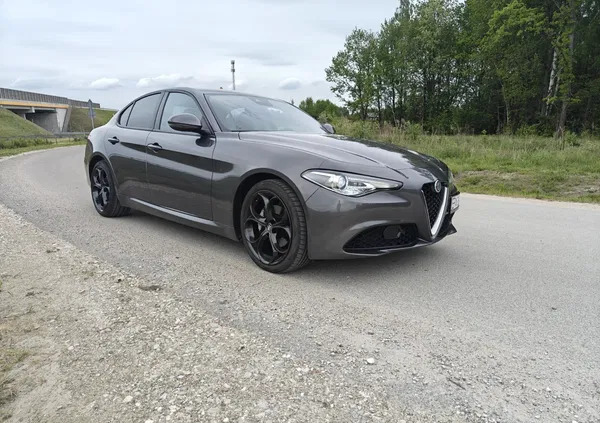 alfa romeo giulia warmińsko-mazurskie Alfa Romeo Giulia cena 119900 przebieg: 18700, rok produkcji 2020 z Łódź